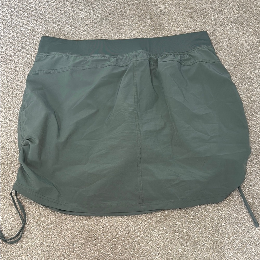 Marika Women’s Green Skort with Adjustable Sides Sz L - Picture 3 of 4